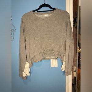 Woman’s cropped crew neck shirt